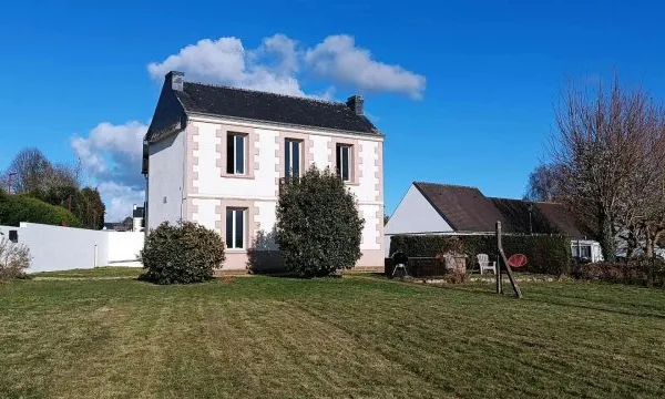 EXCLUSIVITÉ - NEULLIAC - Maison familiale avec jardin et garage
