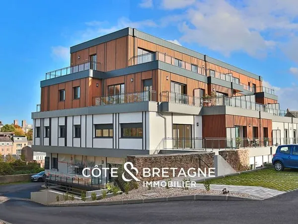 DUPLEX CONTEMPORAIN AVEC JARDIN PRIVÉ EN COEUR DE VILLE SAI