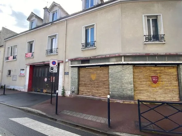 Local commercial 369 m²