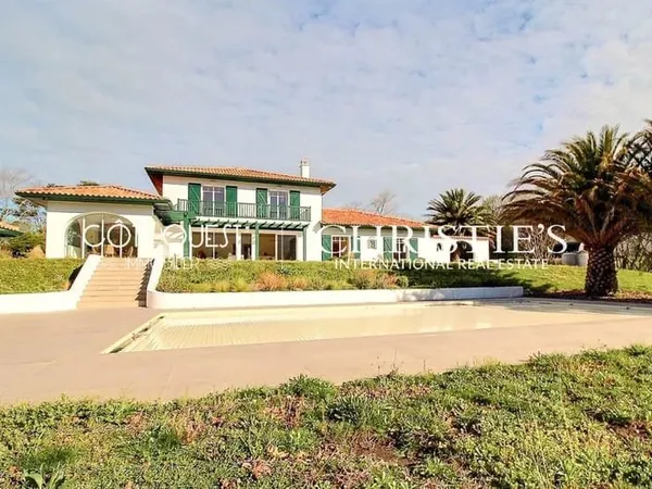 À vendre Urrugne - Villa de 9 pièces avec piscine