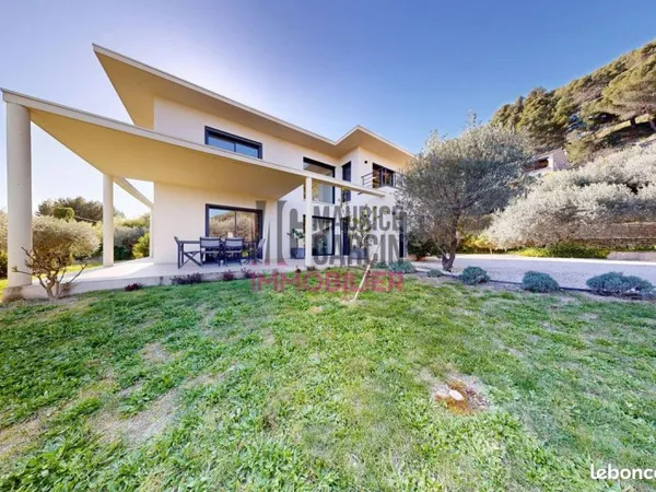 Propriété 6 pièces 180 m²