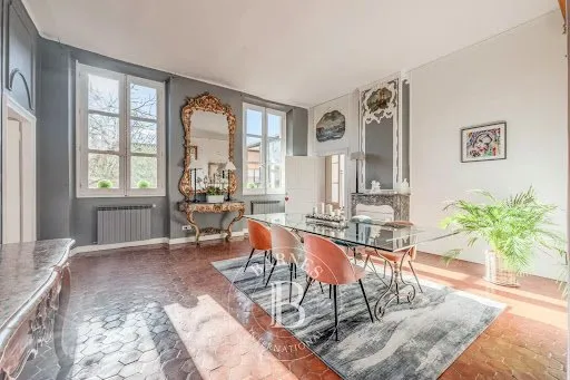 Appartement 6 pièces 230 m²
