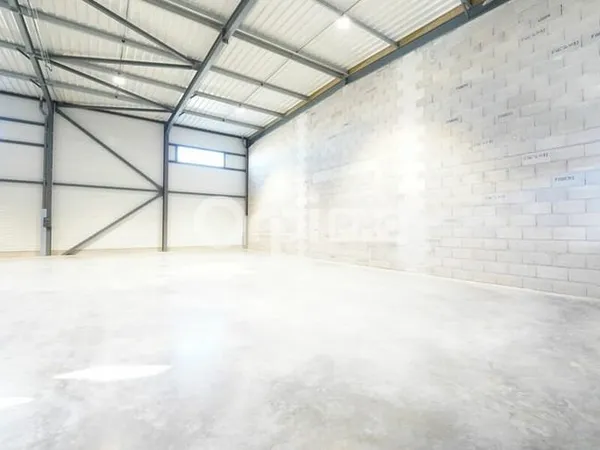 Local d'activité 950 m²