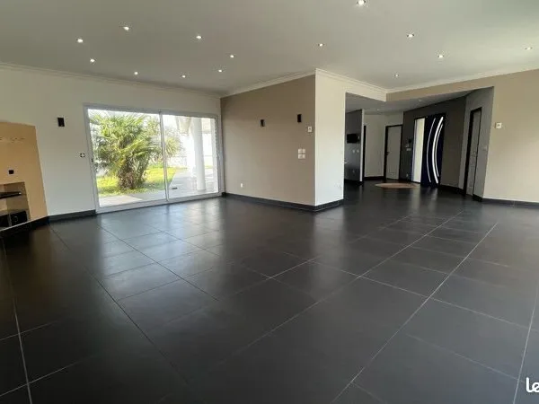 Belle maison contemporaine plain-pied - 170 m² - Terrain 1054 m² - Ambarès