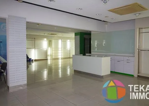 Local commercial de 192m² sur le centre ville de Saint -André
