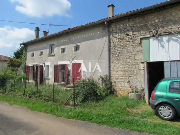 Maison de village proche de NANTEUIL EN VALLEE