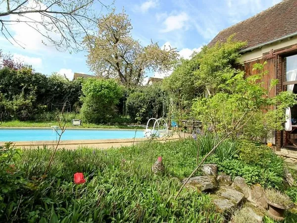 HOUDAN 20 mn - Maison ancienne avec dépendance à vendre