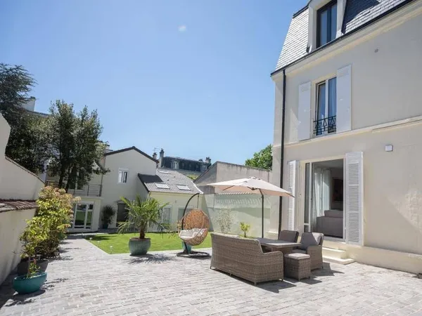 Maison 11 pièces 333 m²