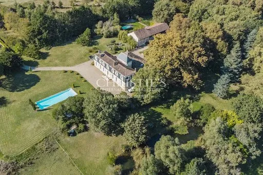 Château 12 pièces 700 m²