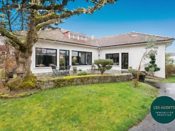 Maison de plain-pied 11 pièces 278 m²