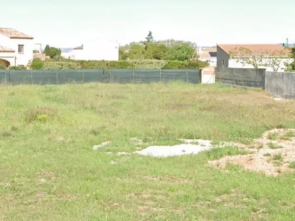 Terrain 636 m²