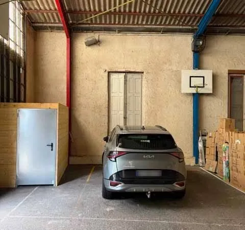 Emplacement parking 30m2 sécurisé hyper centre-ville