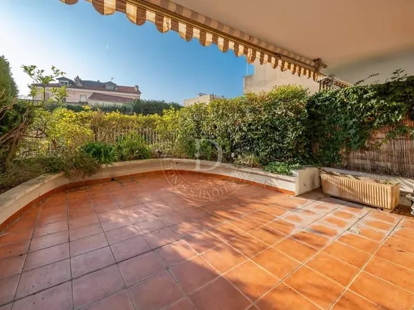 Résidence de standing - Grand rez-de-jardin au calme avec terras