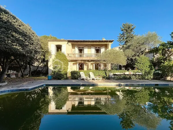 Maison 10 pièces 280 m²