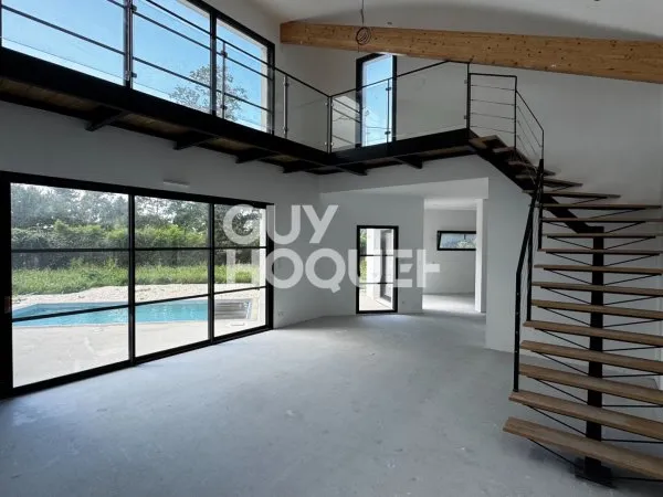 Maison à vendre à NOYALO avec piscine