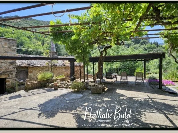 A vendre - Maison de village avec jardin et dépendances - secteur entre Saint-Chinian et Saint Pons 