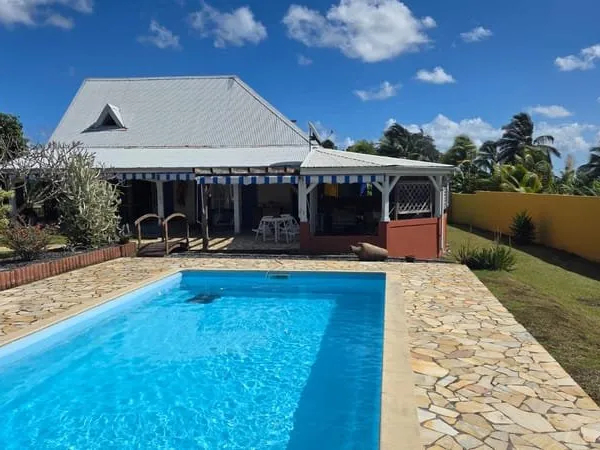Propriété avec 2villas, et piscine, garage à vendre Le Lam
