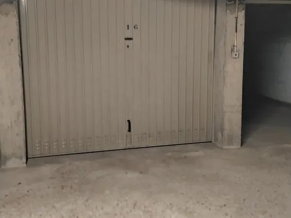 Garage box fermé quartier La Butte