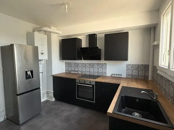T3 lumineux 62 m² à louer - Cuisine aménagée neuve, parking, cave - Quartier calme Le Mans / Funay