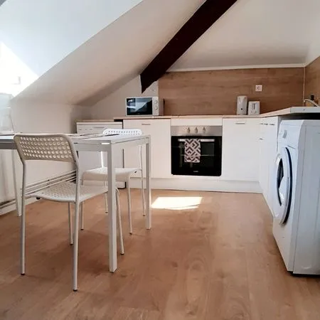 Joli T2 meublé rénové, 70 m² au sol - Garage + place de parking privée