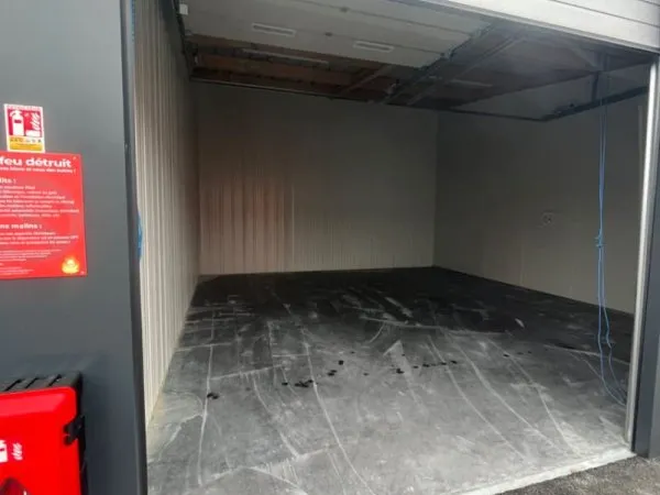1er mois offert - Parking / box 70 m2
