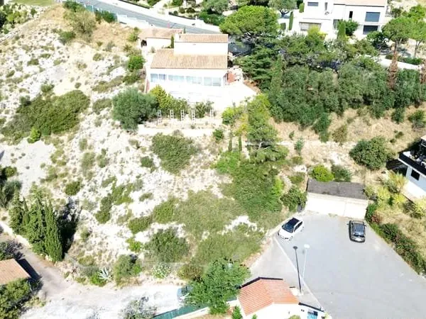 Terrain 638 m²