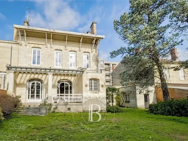 Bordeaux Barrière du Médoc - Hôtel particulier de 210 m² - Jardin - Garage