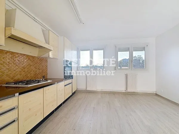 Appartement T4 à vendre à Reims - Secteur Avenue d'Épernay - 3 chambres - Parking - Cave