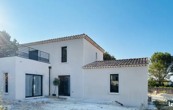Terrain à bâtir de 400m² à Eyguières