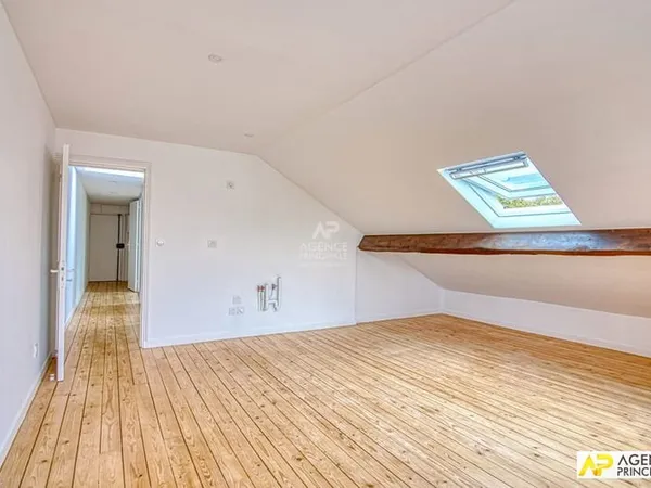 Versailles Notre-Dame Appartement 2 pièce(s) 60 m2 au sol (30,52 m² carrez ) situé au 3ème et dernie