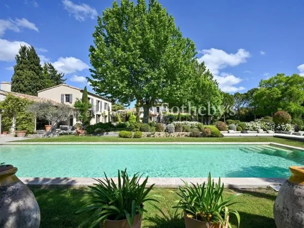 Maison et villa de prestige Vente Paradou 12p 570m² 57500€