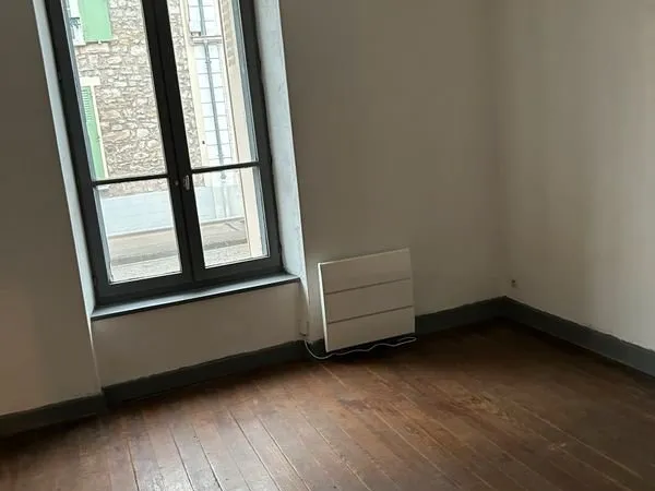2 pièces centre Nemours