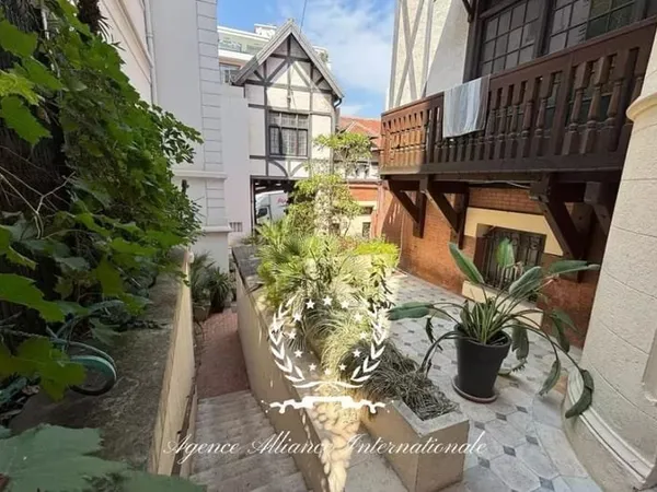 LOT 3 studios avec mezzanine à 50m des plages