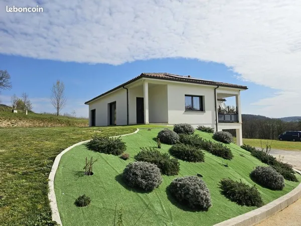 Maison moderne 155 m2, 4 chambres, vue dégagée, terrain 3276 m2, DPE A