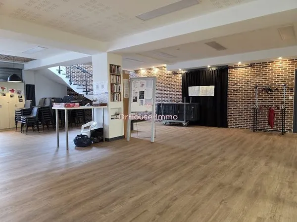 Local 10 pièces 600 m²