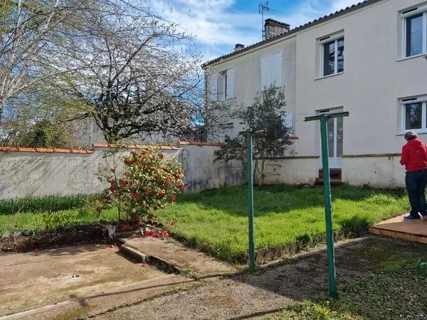 A louer maison, 3 chambres, petit jardin