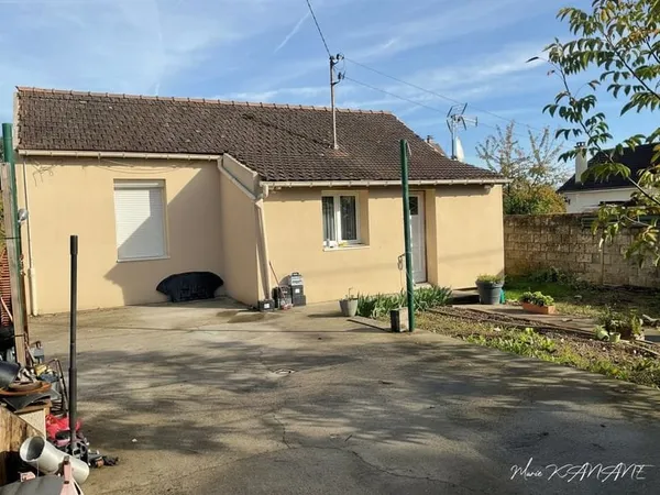 Maison de plain-pied avec jardin, potager et dépendance
