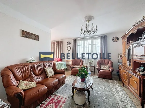 En étage - Appartement traversant avec balcon et vue panoramique sur la Seine