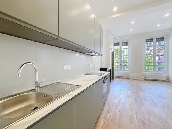 Vends appartement rénové - 56.08m² - 3 pièces, 2 chambres - Lyon 69006