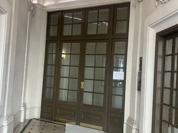 Loue duplex meublé par un décorateur 17ème
