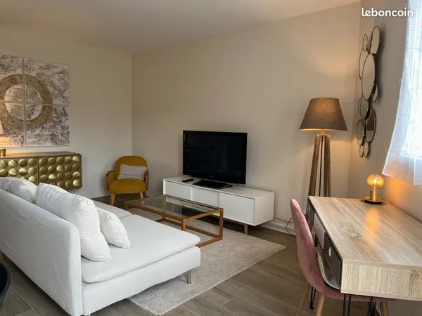 Très bel appartement meublé + grande terrasse + parking en sous-sol