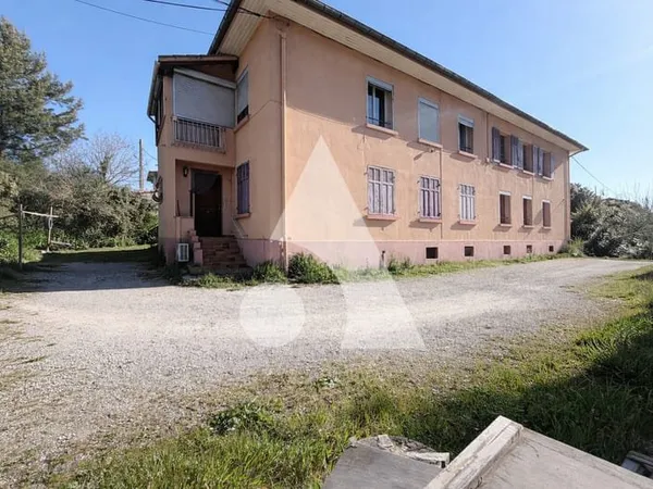 Appartement 4 pièces 89 m2 , Jardin et 2 garages