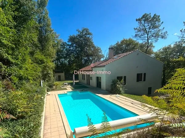 GRANDE MAISON FAMILIALE + PISCINE + 5500 M² DE TERRAIN