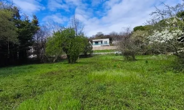 Terrain 2000 m²