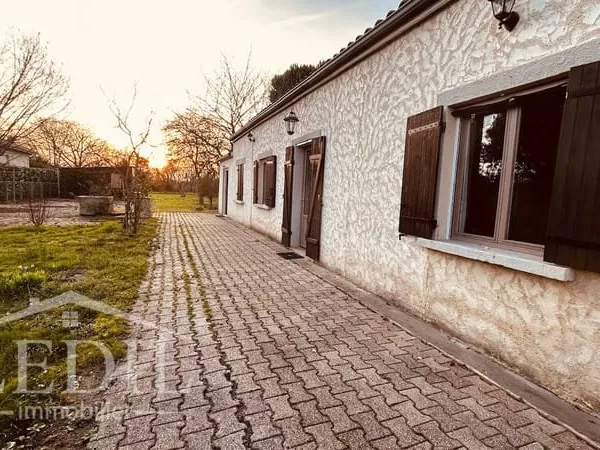 Maison de plain pied avec terrain clos
