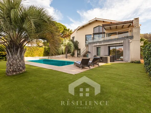 Vends maison d'architecte avec vue panoramique sur la ville, la mer et les Pyrénées - 315m²