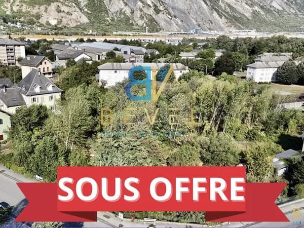 (73) SAINT JEAN DE MAURIENNE - Rare Terrain constructible -