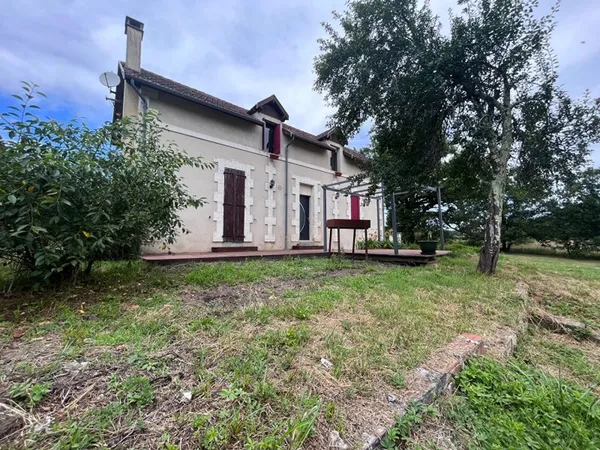 Belle maison de campagne avec terrain à Saint Laurent des Hommes