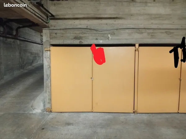 Box fermé sécurisé avec badge - Paris 17 - petite citadine