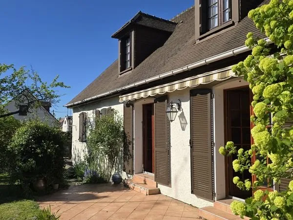 Maison. 7 Pièces . 141 m² fleury les aubrais